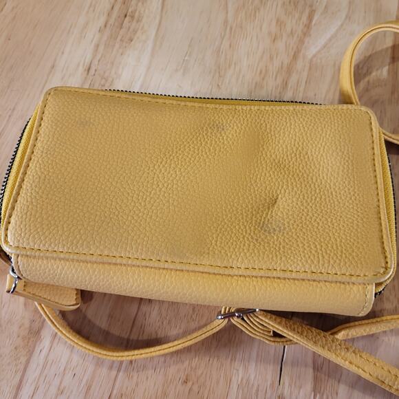 Kenneth Cole Reaction Yellow Pebbled Leather Cross Body 8" X 5" Zip - Picture 6 of 11